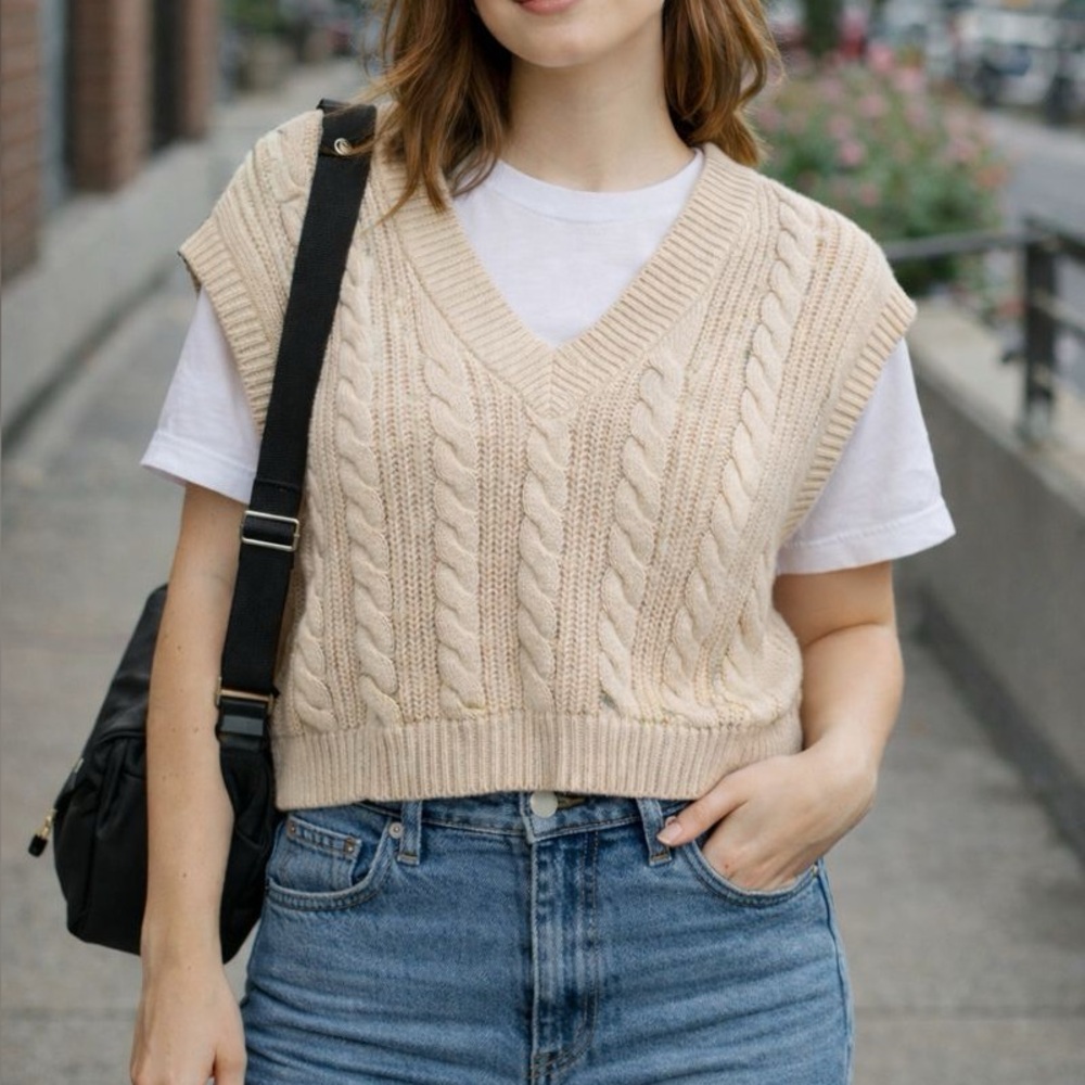 Jessica Simpson Beige Cable Knit V-Neck Sweater